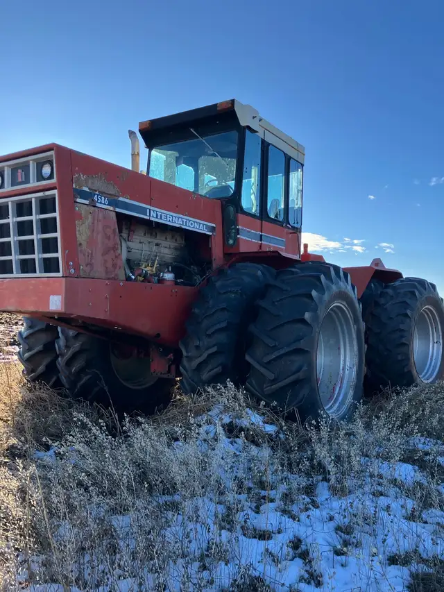 4586 international  in Farming Equipment in Fort St. John - Image 2