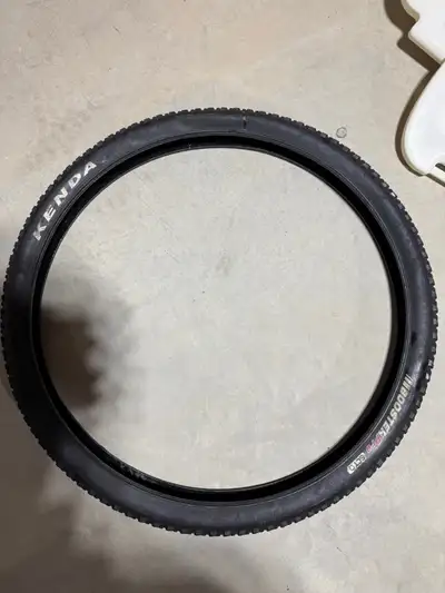 Great condition. 29" tire. 2.2" wide, super fast