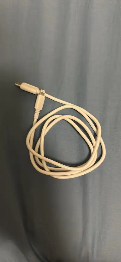 chargeur iPhone neuf, View more
