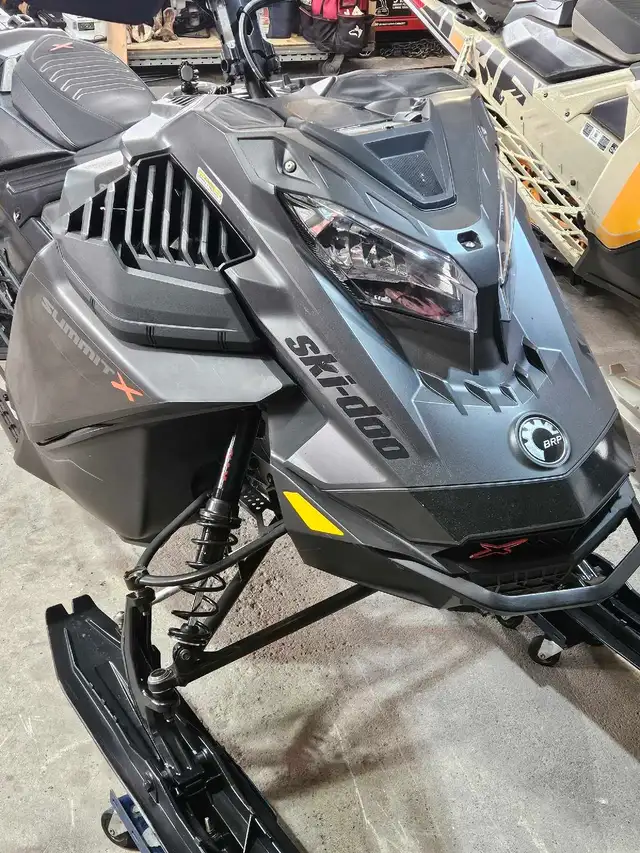2022 turbo 850 skidoo summit expert in Snowmobiles in Calgary - Image 6