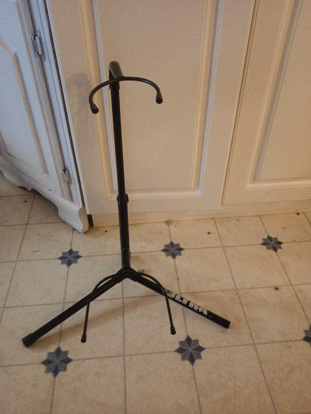 guitar stand in Guitars in Moncton