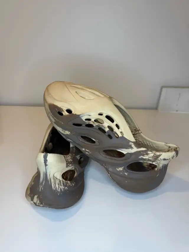 Adidas Yeezy Foam RNNR in Men's Shoes in Windsor Region - Image 9