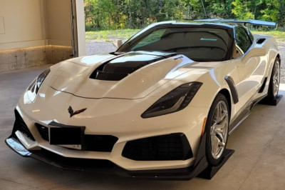 2019 Corvette ZR1 - 3ZR, ZTK track package, 3K kms, dual roofs