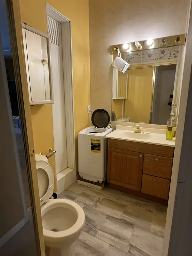 CCC (Calm, Clean, & Convenient) rental rooms in NW Calgary in Alberta in Canada - Image 11