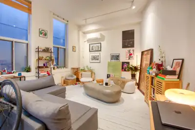 FULLY FURNISHED 1 BED 1 BATH TURNKEY MID-CENTURY HARD LOFT FOR SUBLEASE This is an old converted com...