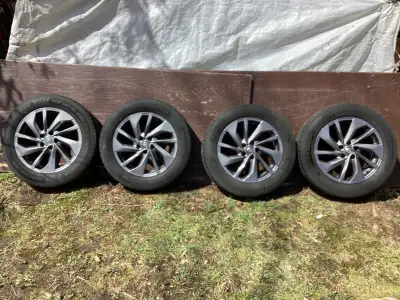 Motomaster Hydra Edge Tour tires. 1 1/2 seasons of use on tires. P225/60R18. OEM 2016 Nissan Rouge S...