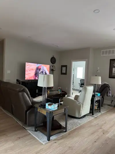 Beautiful 2 Bedroom + Den Upstairs Apartment