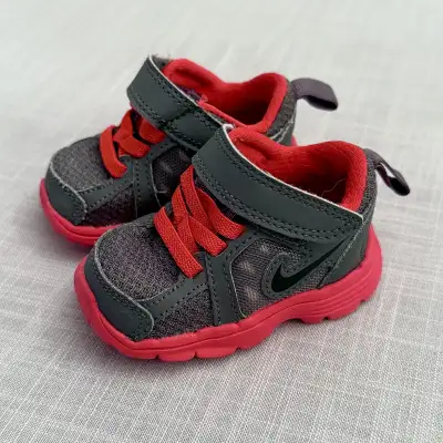 Baby boy Nike runners US size C2 (5-6 months), View more