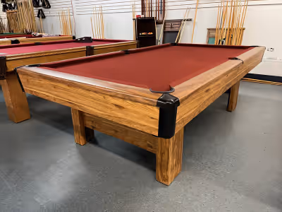 Table de billard usagée 8 pieds Brunswick Bristol avec tapis Bourgogne Code : TABLE436BRU8P Ardoise...