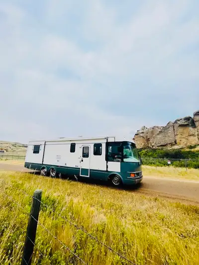 Fully renovated 1996 36' motorhome, everything works. One large slide makes this motorhome feel spac...