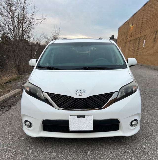 Toyota Sienna SE 2013 in Cars & Trucks in Markham / York Region - Image 2