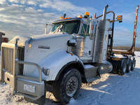 FOR SALE: 2011 T800 Kenworth tridrive, with small 30" sleeper,