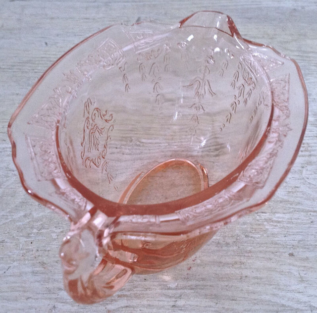 Antiquité. Collection. Crémier en verre DEPRESSION rose dans Art et objets de collection  à Lévis - Image 4