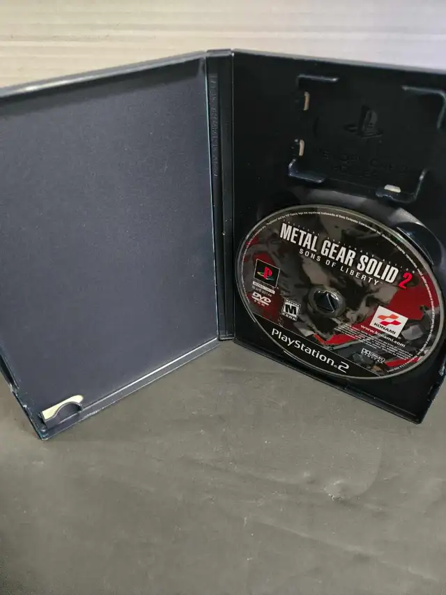 PS2 Metal Gear Solid 2555654483144888321