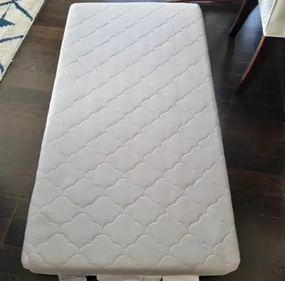 This Sealy baby crib mattress offers firm support and a comfortable sleeping surface for your little...