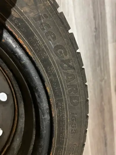 *** PICK UP IN MARKHAM ONLY *** Yokohama IceGuard iG53 205/55R16 91H Studless Winter Tires x 4. Used...
