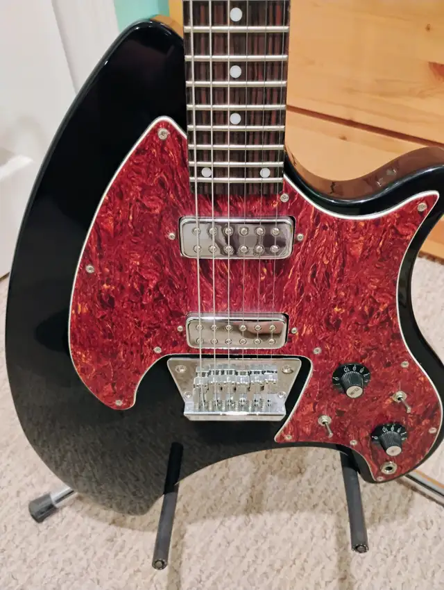 2009 Eastwood Breadwinner Guitar $500 in Guitars in Peterborough - Image 4