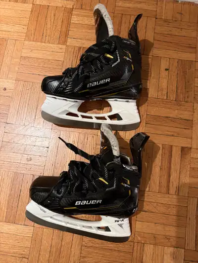 Bauer M5 Pro Junior Skates Size 2.5 Wide, View more