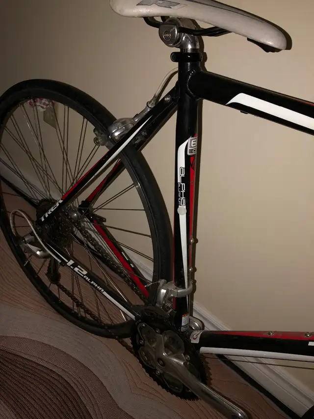 Trek road bike 60cm in Road in City of Toronto - Image 6