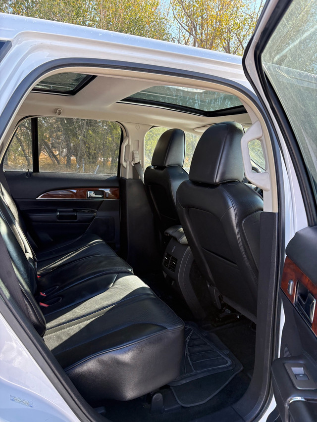 2011 Lincoln MKX in Cars & Trucks in Red Deer - Image 4