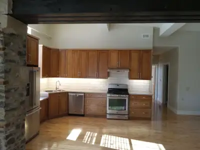 PLEASE READ FULL DETAILS BELOW!!!!!! NAPANEE AVAILABILITY: EXECUTIVE 2 BEDROOM AT 3 DUNDAS: Gorgeous...