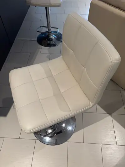 Add a touch of modern elegance to your kitchen or bar area with this sleek, used bar stool. This sto...