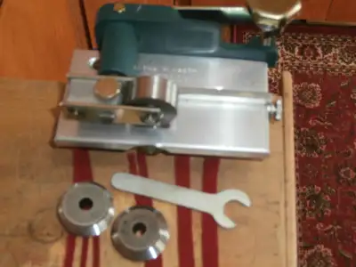 For sale a 2002 Fraser Rug Hooking Cutter with Blades 5 & 7 & 9 . I've shown the blades cutting so y...