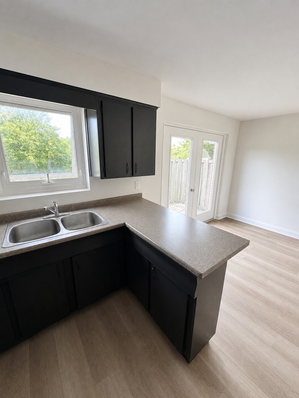 Townhouse for Rent - Harrow, Ontario 4