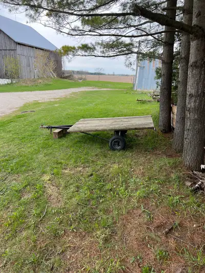 Good little trailer pulls nice behind a car or an SUV. All it needs is lights.