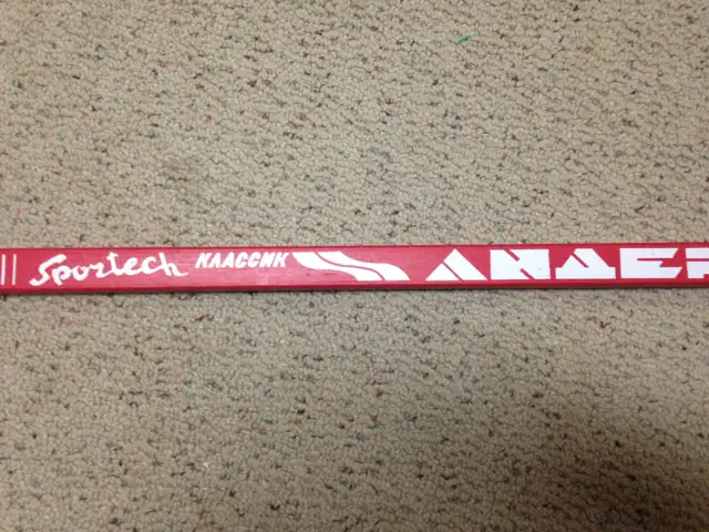 Vintage Model 7001 MOSCOW LEADER CLASSIC RUSSIAN RED Hockey Stic in Hockey in Winnipeg - Image 4