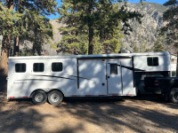 2020 live in quarters horse trailer 