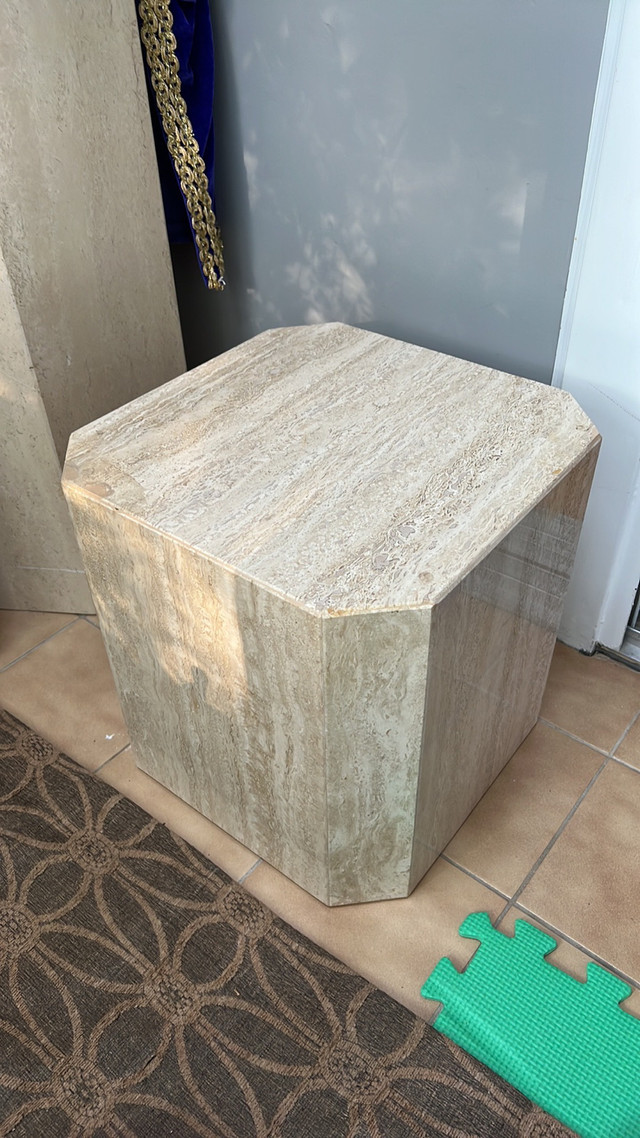 Marble pedestal  in Other in St. Catharines