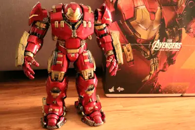 Hot Toys Hulkbuster, View more