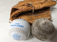 gant et balles de softball