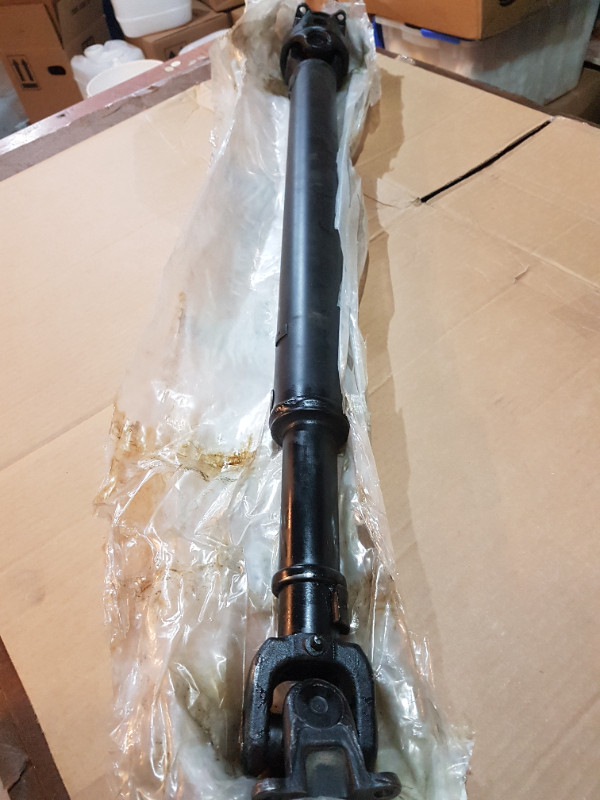 Toyota 4x4 CV Driveshaft Like New in Transmission & Drivetrain in Kamloops