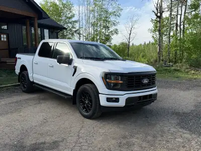 Selling a 2024 Ford F-150 5.0L V8 10 speed auto 4x4 Super crew with the 5.5ft bed XLT package with p...
