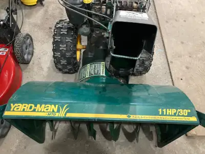 MTD / Yardman 30" - 11 HP. Gas Snow Blower with Electric Start. YARDMAN known for Good Quality, Buil...