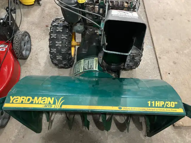 Snow MTD /Yardman  30 "- 11 HP. Electric Start in Snowblowers in City of Montréal - Image 2