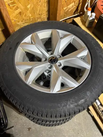 OEM 18” VW atlas alloys. GT Radial Ice Pro suv 3 - 240/60R18 winter tires Used for 1.5 winters, stil...