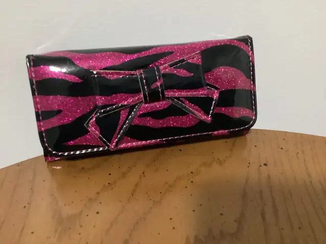 Tiger print Wallet in Bags & Luggage in Mississauga / Peel Region - Image 2