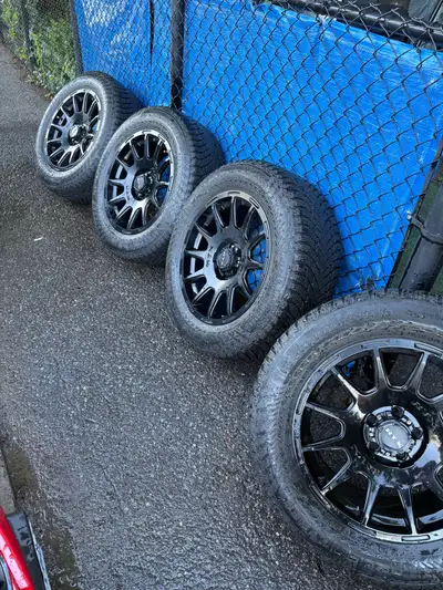 I’m selling my RtX rims, they are in perfect condition, full tread life,