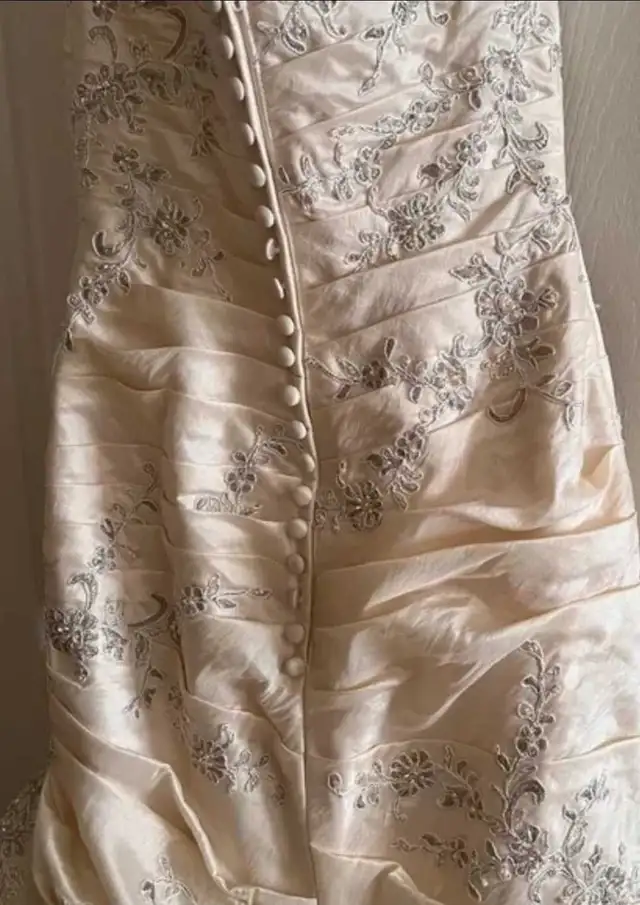La Sposa Wedding dress in Wedding in Mississauga / Peel Region - Image 6