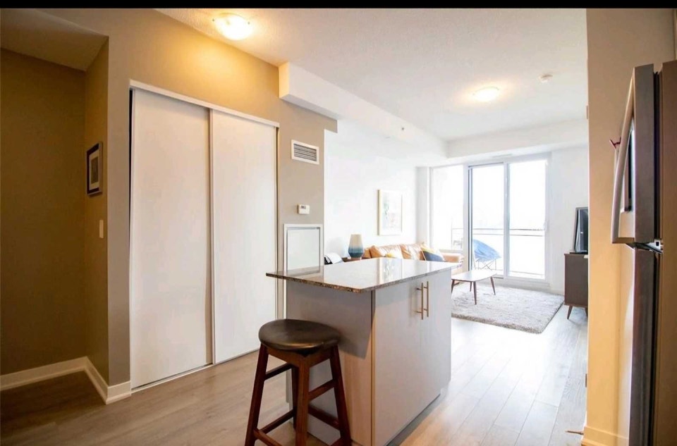 one bedroom condo with locker and a parking for rent 3