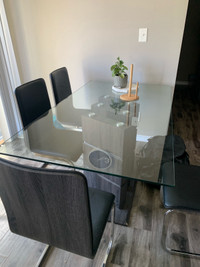 Dining/kitchen Table 