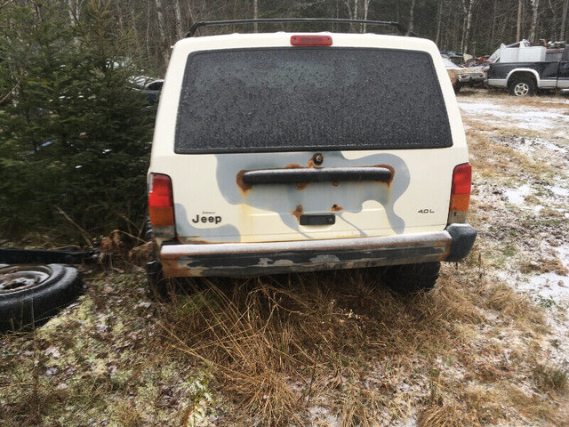 Parting out 1998  jeep cherokee xj in Auto Body Parts in Truro - Image 2