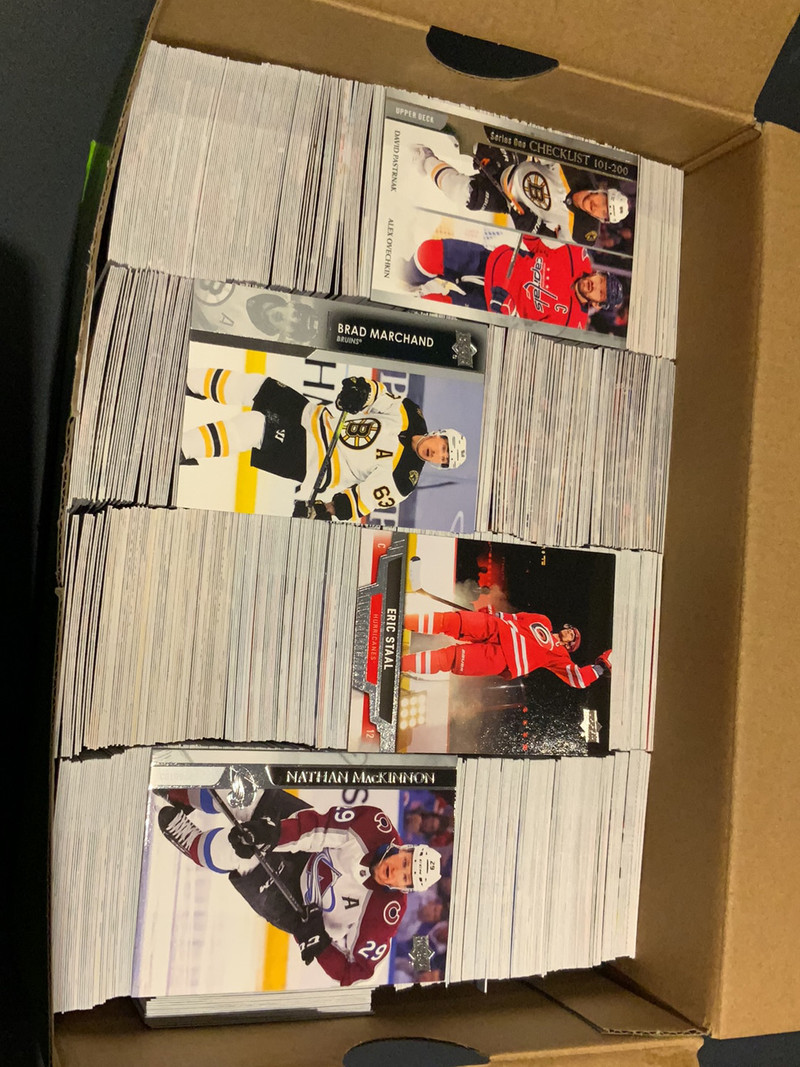Full Box of Upper Deck Hockey Cards (over 1000) Arts & Collectibles