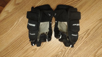 Junior hockey gloves