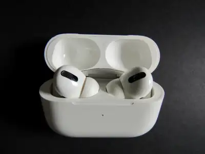 APPLE AIRPODS PRO (GEN. 1) IN EAR NOISE CANCELLING WIRELESS, View more