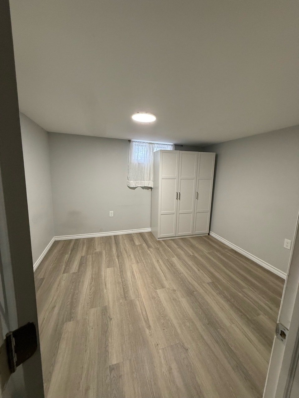 2BR Newly Renovated Basement Near St. Clair College 5