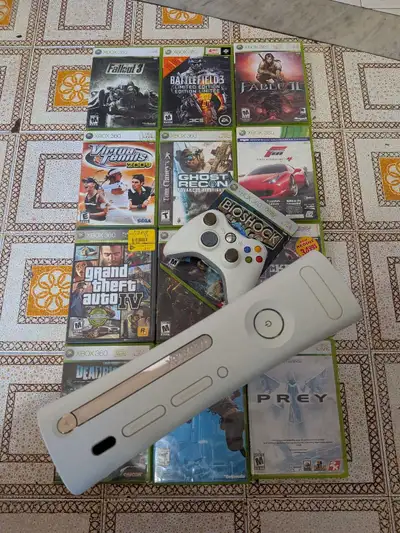 XBOX 360 + 13 JEUX + 1 MANETTE + FIL  COMME NEUF , View more